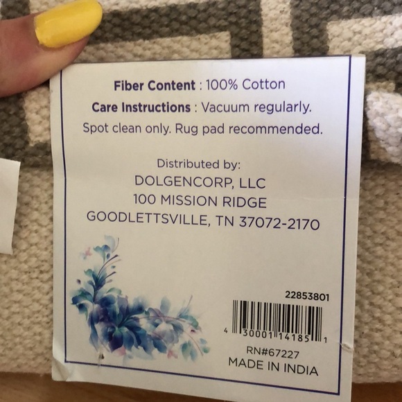 Patterned Rug with Tassels - Picture 4 of 4